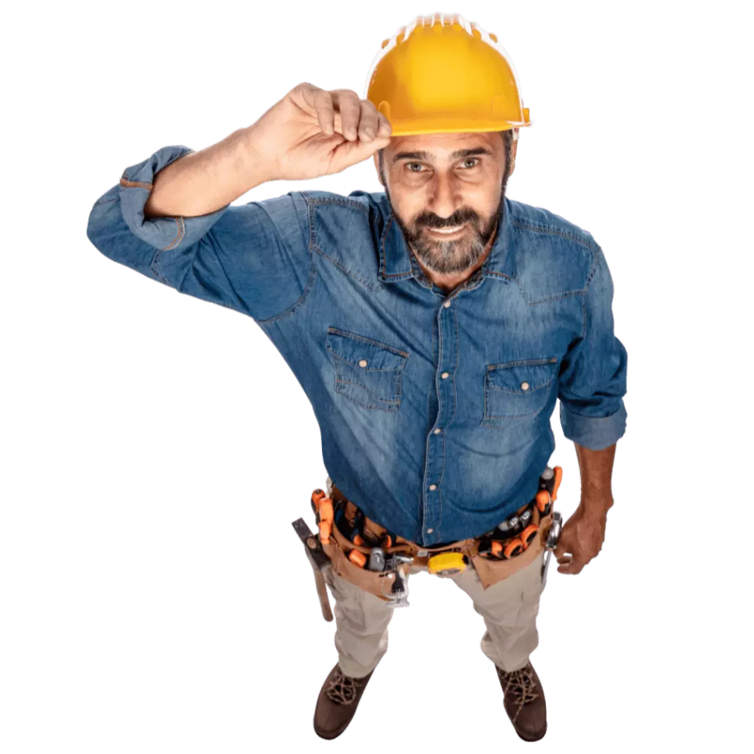 Arquitecta con casco blanco y planos en la mano